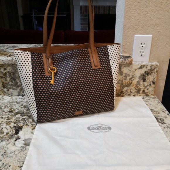 emma tote fossil